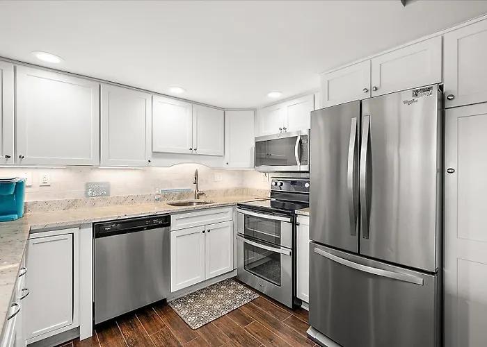 Gorgeous, Newly Renovated 2-bedroom At Sea Lodge!