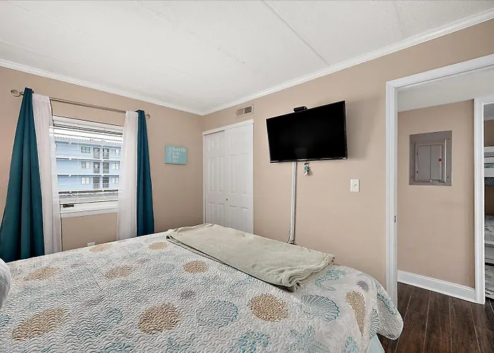 Holiday home Gorgeous, Newly Renovated 2-bedroom At Sea Lodge! *