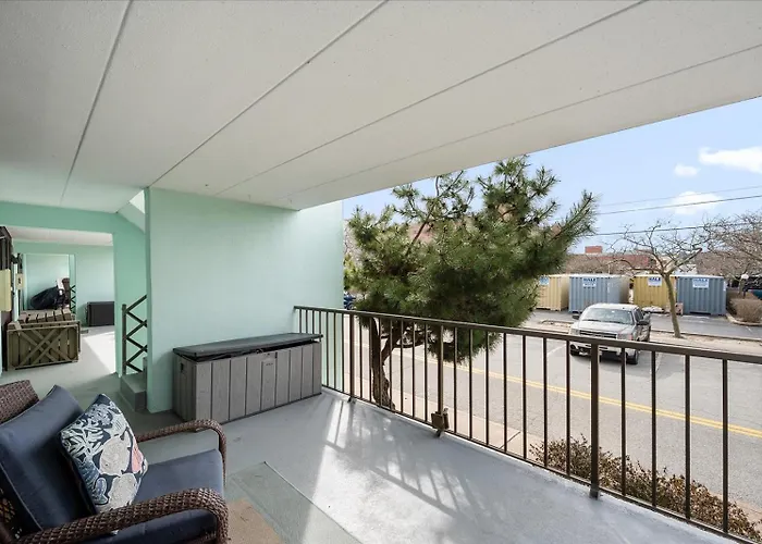 Gorgeous, Newly Renovated 2-bedroom At Sea Lodge! Holiday home *